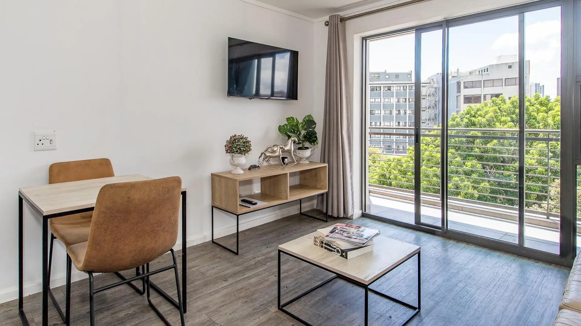 Modern 2 Bedroom Apartment Castlerock Cape Town