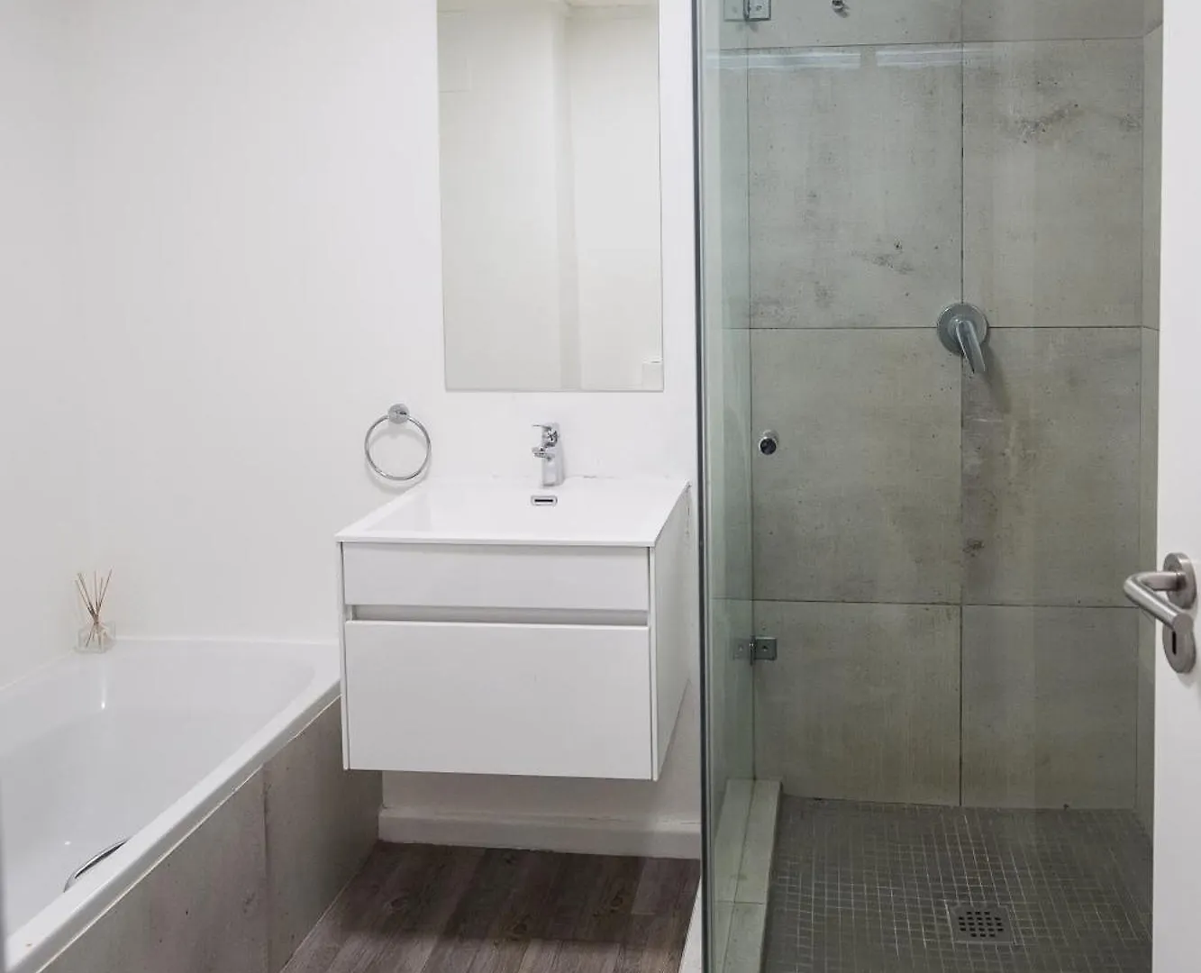 Modern 2 Bedroom Apartment Castlerock Cape Town