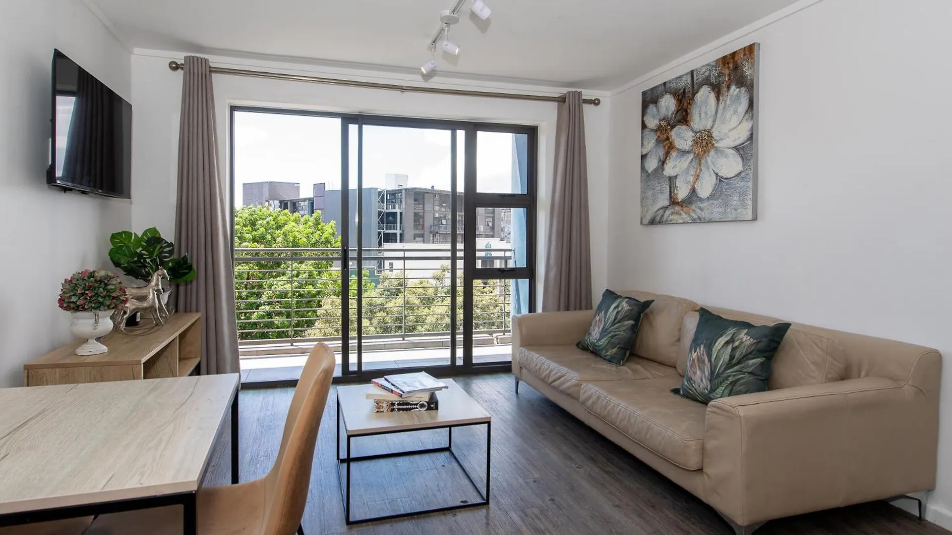 Modern 2 Bedroom Apartment Castlerock Cape Town