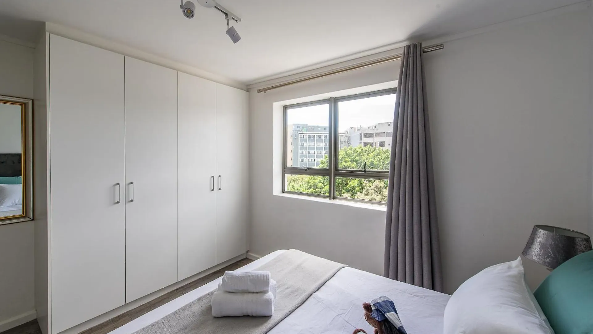 Modern 2 Bedroom Apartment Castlerock Cape Town